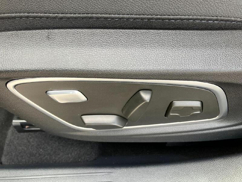 Fahrzeugabbildung Espace Full Hybrid E-Tech 200 Techno Bild 17 von 19