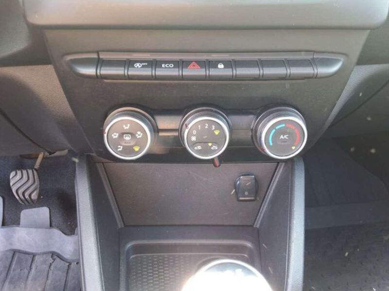 Fahrzeugabbildung Duster Duster COMFORT Bild 14 von 16
