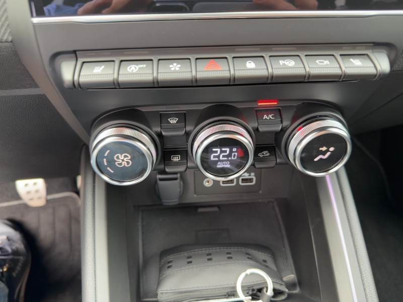 Fahrzeugabbildung Clio ESPRIT ALPINE TCE 90 Bild 15 von 21