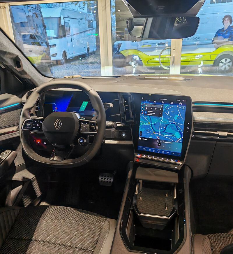 Fahrzeugabbildung Austral Esprit Alpine Full Hybrid E-Tech 200 Bild 7 von 45