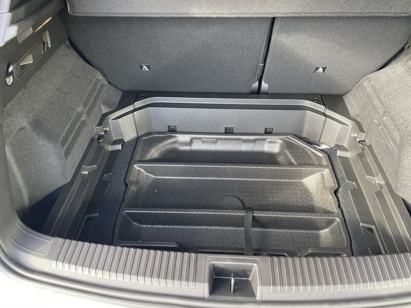 Fahrzeugabbildung Austral Esprit Alpine Full Hybrid E-Tech 200 Bild 35 von 42