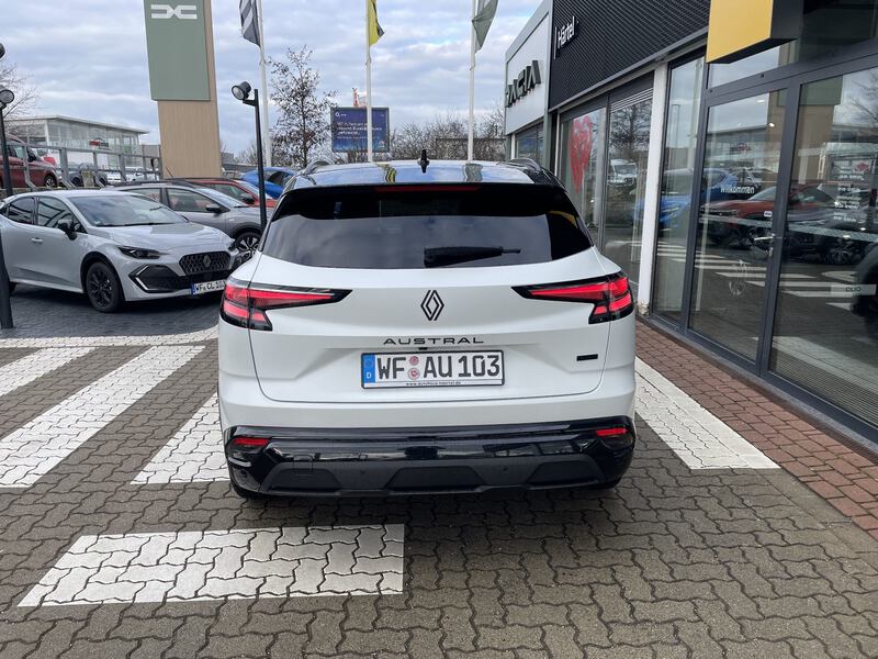 Fahrzeugabbildung Austral Esprit Alpine Full Hybrid E-Tech 200 Bild 5 von 42