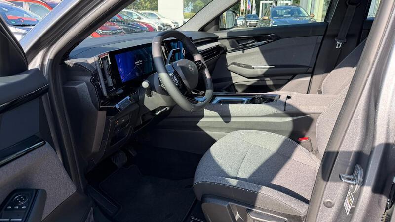 Fahrzeugabbildung Austral E-Tech Full Hybrid 200 Bild 8 von 16