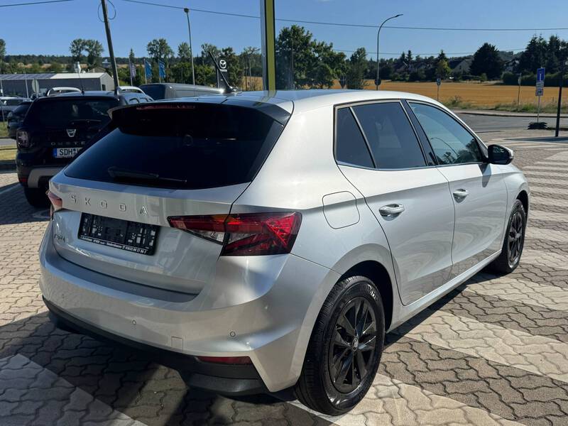 Fahrzeugabbildung Fabia *Klima/CarPlay/EPH* Bild 6 von 12