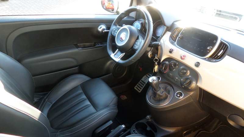 Fahrzeugabbildung Abarth Einparkhilfe hinten Klimaanlage DAB+ Bild 9 von 14
