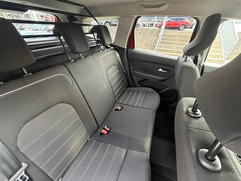 Fahrzeugabbildung Duster ++Klima++Navi++GJR Bild 35 von 43