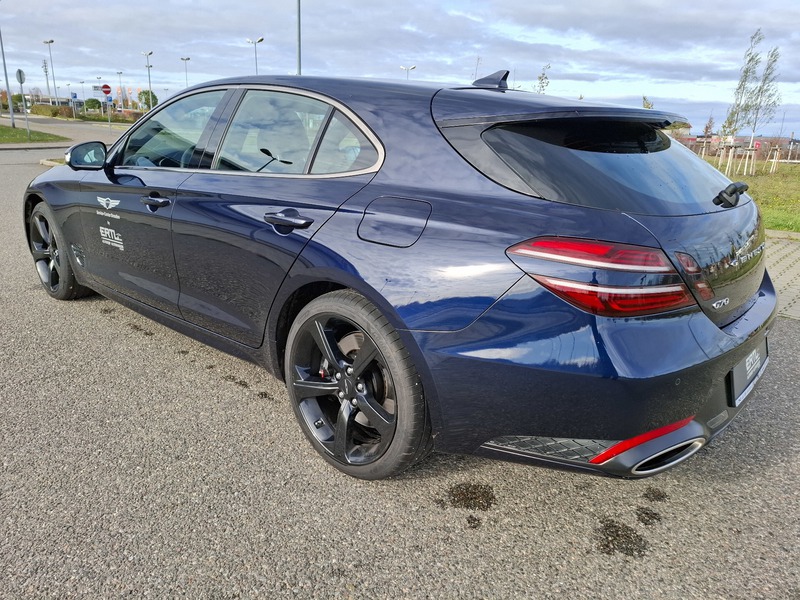Genesis G70