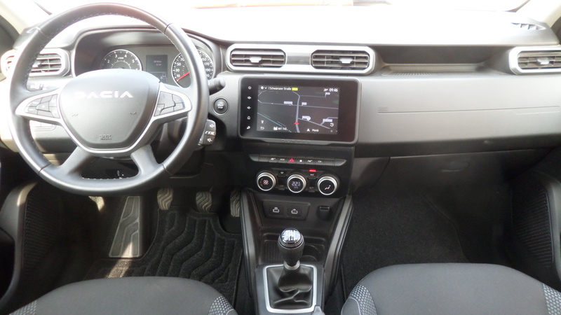 Fahrzeugabbildung Duster NAVI / Kamera / SHZ Bild 10 von 15