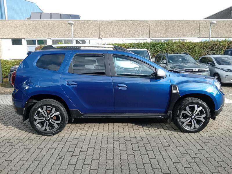 Fahrzeugabbildung Duster Abn.AHK,GJR,Kamera Bild 6 von 15