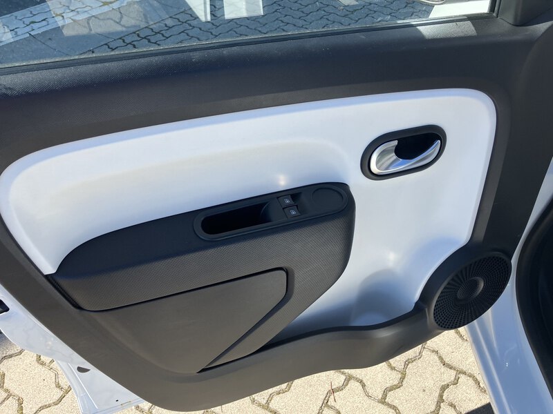 Fahrzeugabbildung Twingo TWINGO LIMITED SCe 65 Start & Stop Bild 11 von 16