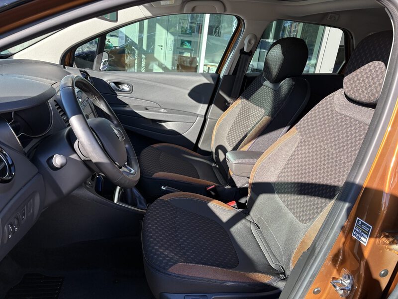Fahrzeugabbildung Captur TCe 130 Collection Bild 7 von 11