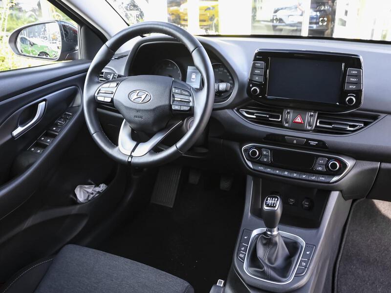 Fahrzeugabbildung i30 AHK ALU SHZ PDC KLIMA Bild 5 von 15