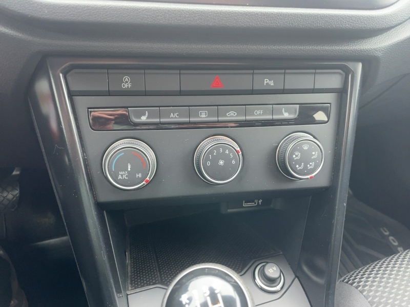 Fahrzeugabbildung T-Roc Allwetter+Sitzhz+Navi+ Bild 8 von 31