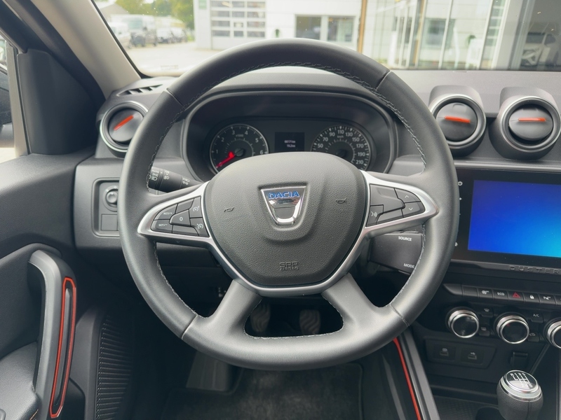 Fahrzeugabbildung Duster AHK LED Bild 9 von 14