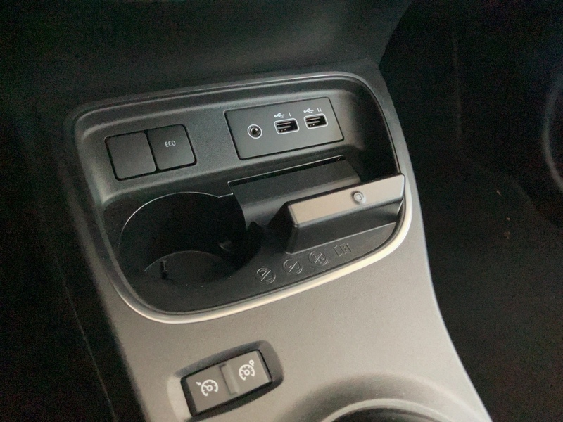 Fahrzeugabbildung Twingo E-TECH 100% elektrisch NAVI SHZ TEMPOMAT Bild 17 von 19