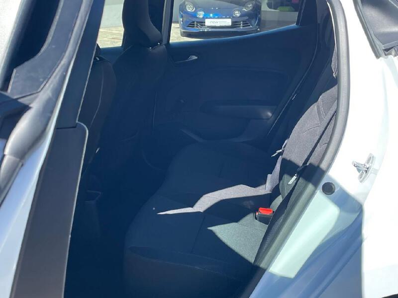 Fahrzeugabbildung Clio Equilibre TCe 90 Bild 4 von 9