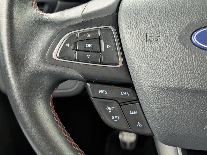 Fahrzeugabbildung Kuga 1.5 EcoBoost ST-Line Sony Keyfree Bild 35 von 44