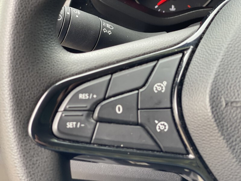 Fahrzeugabbildung Trafic Grand Combi Entry dCi 170 PS EDC Bild 32 von 41