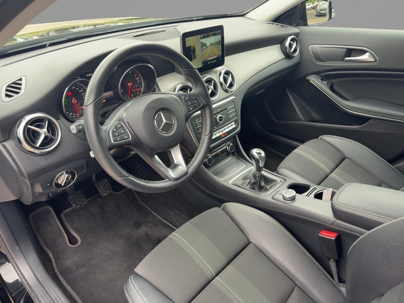 Fahrzeugabbildung GLA 180 *AHK*Navi* Bild 6 von 21