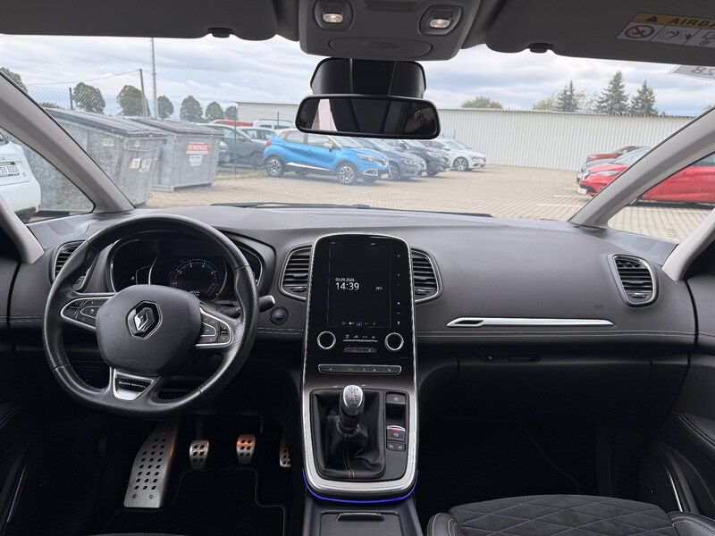 Fahrzeugabbildung Scenic IV Black Edition 1.3 TCe 140 Rückfahrk. Bild 7 von 9