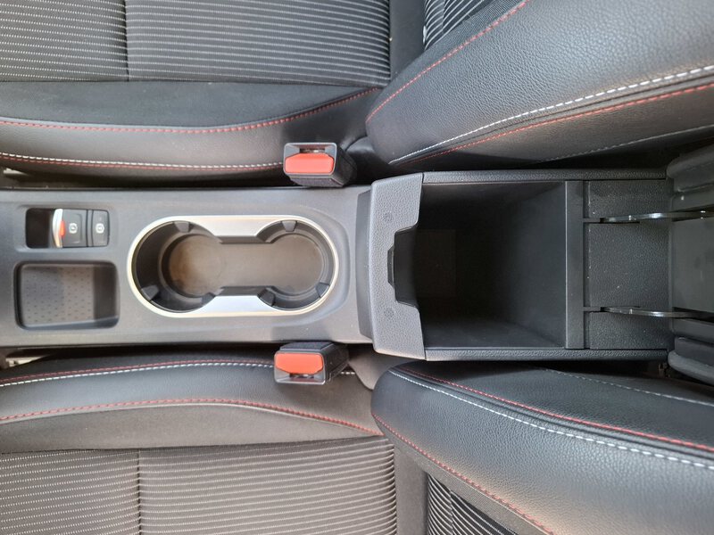 Fahrzeugabbildung Captur R.S. LINE TCe 140 EDC Bild 30 von 45