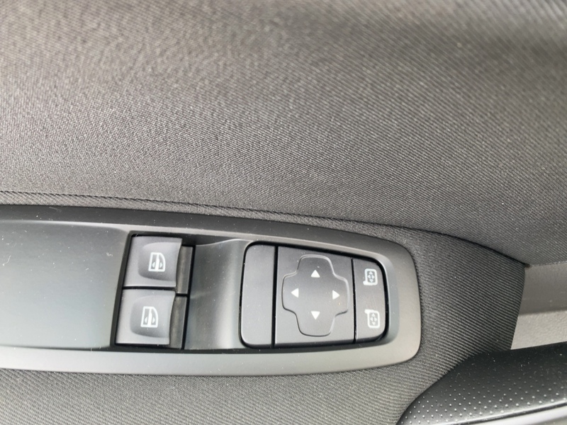 Fahrzeugabbildung Megane Grandtour Entry TCe 115 GPF Bild 13 von 20