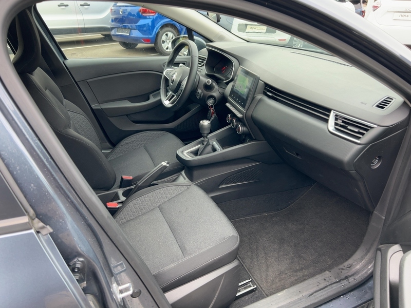 Fahrzeugabbildung Clio *Standort Malente* Bild 11 von 15