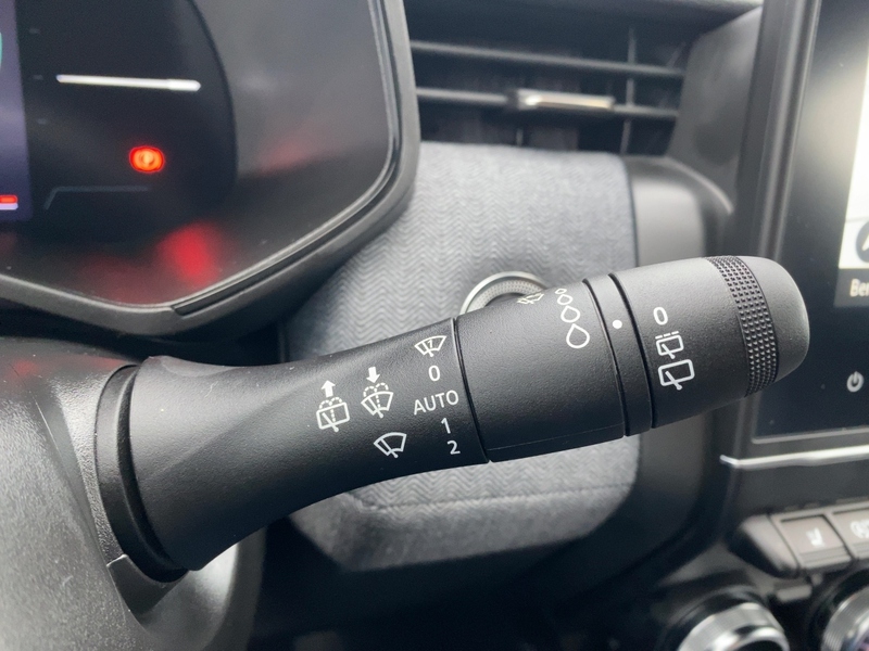 Fahrzeugabbildung Clio Techno TCe 90 Bild 19 von 21