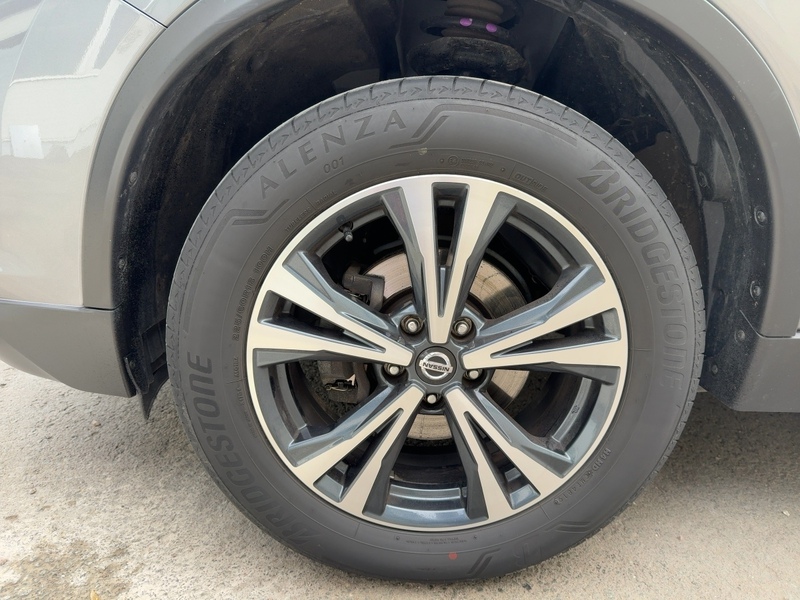 Fahrzeugabbildung X-Trail Automatik Bild 7 von 16
