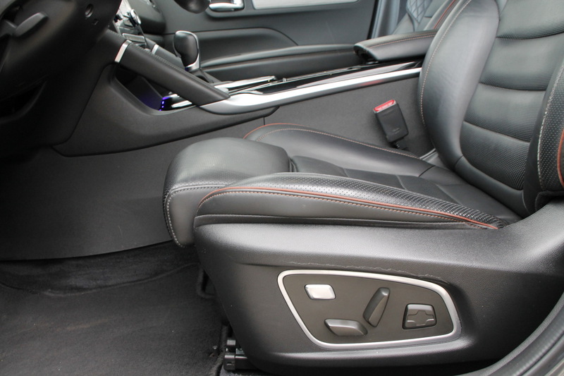 Fahrzeugabbildung Koleos INITIALE PARIS BLUE dCi 185 4WD X-tronic Bild 22 von 30