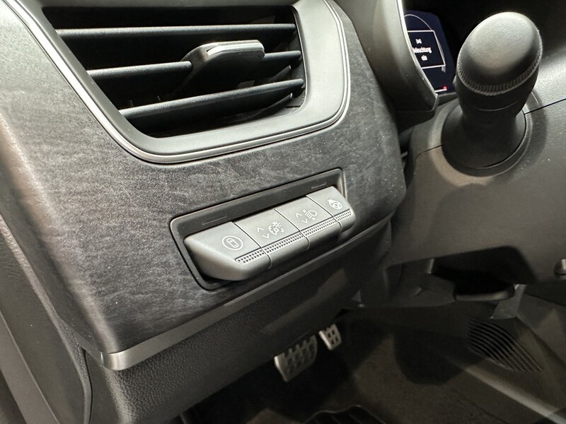 Fahrzeugabbildung Arkana Esprit Alpine 160 PS EDC Mild Hybrid Bild 33 von 50