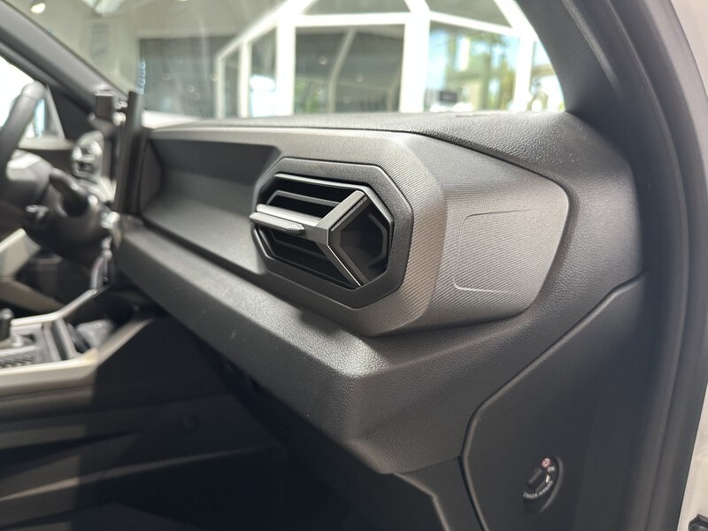 Fahrzeugabbildung Bigster Journey HYBRID 155 Bild 8 von 50