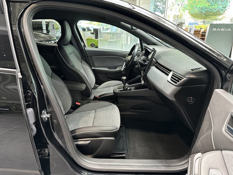 Fahrzeugabbildung Clio LUTECIA TCe 90 Bild 7 von 50