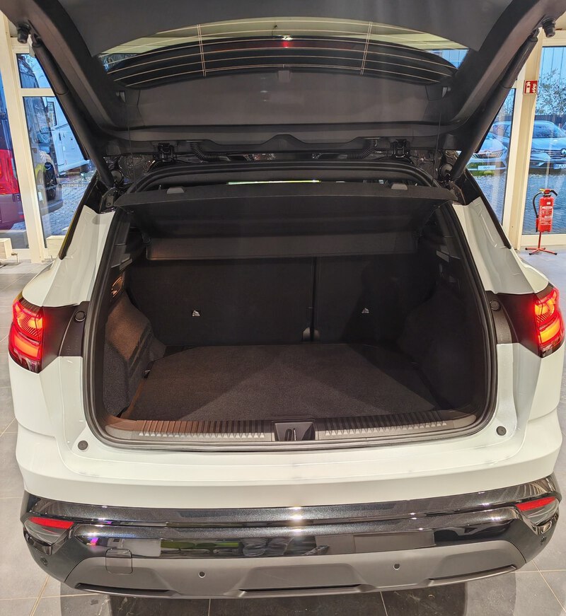 Fahrzeugabbildung Austral Esprit Alpine Full Hybrid E-Tech 200 Bild 13 von 45