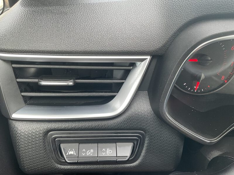 Fahrzeugabbildung Clio EXPERIENCE TCe 100 Bild 14 von 15