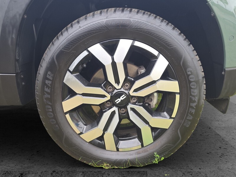 Fahrzeugabbildung Duster AHK Allrad Sitzheizung Navi Rückfahrkamera Bild 5 von 15