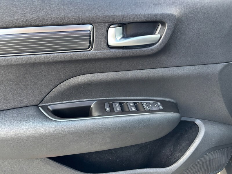 Fahrzeugabbildung Koleos Navi PDC v+h Kamera Bild 14 von 17