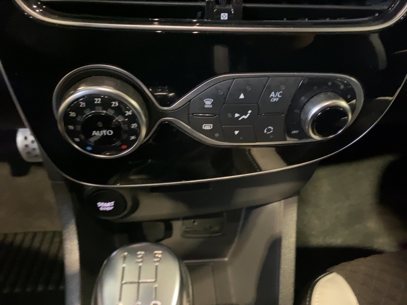 Fahrzeugabbildung Clio Grandtour BOSE Edition TCe 90 Bild 15 von 18