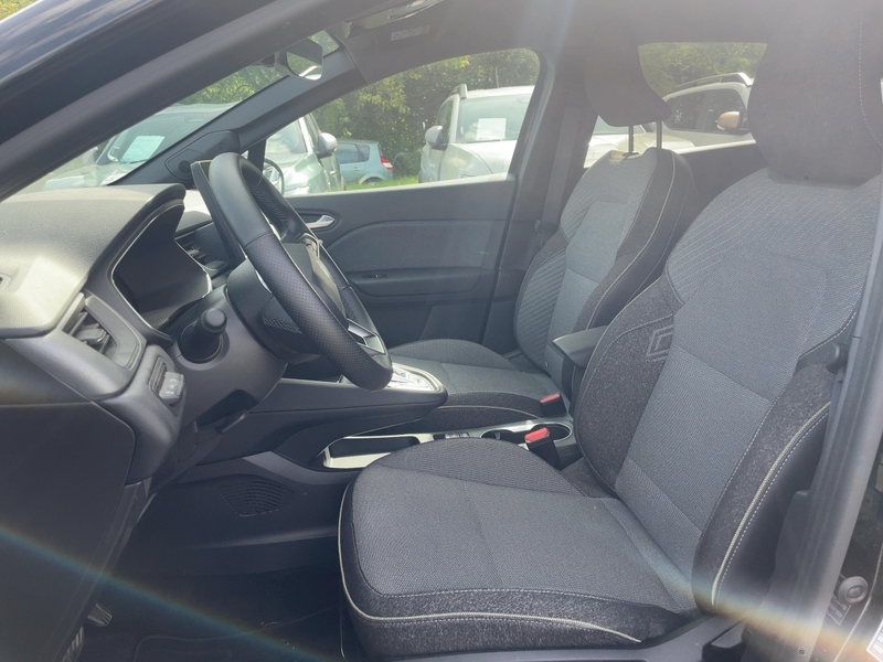 Fahrzeugabbildung Symbioz 1.6 E-TECH Full Hybrid 145 Techno Bild 2 von 11