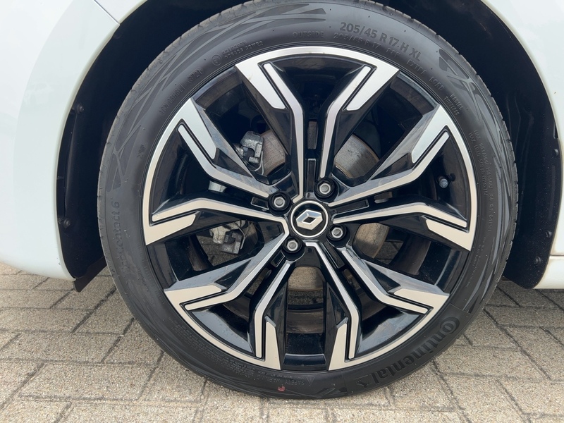 Fahrzeugabbildung Clio INTENS E-TECH 140 Bild 11 von 16