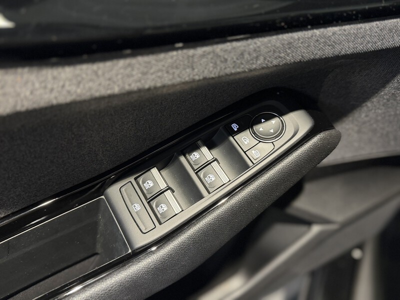 Fahrzeugabbildung Austral Equilibre Mild Hybrid 140 PS Bild 23 von 50