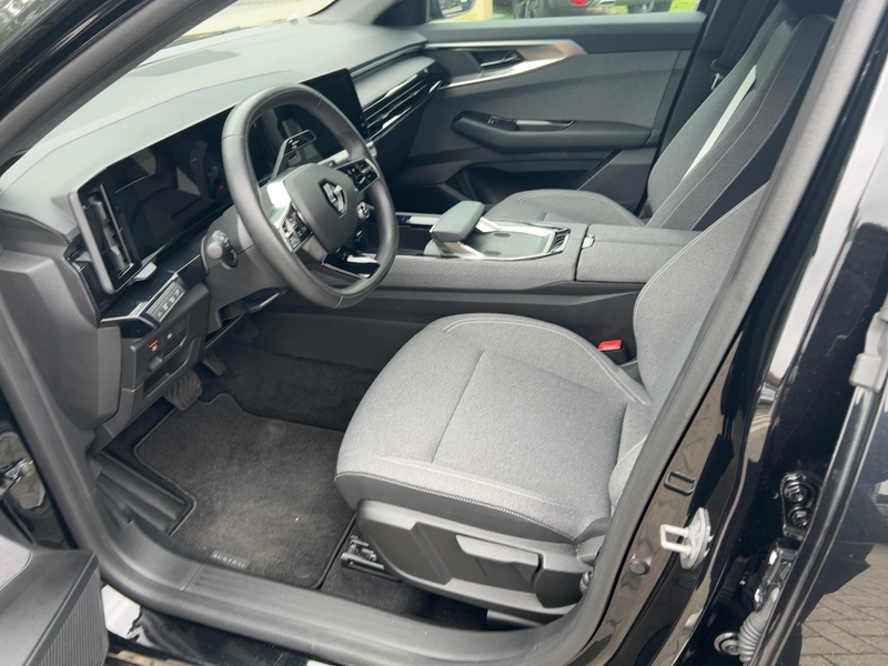 Fahrzeugabbildung Austral 1.3 TCe 140 Mild-Hybrid Equilibre Bild 11 von 14