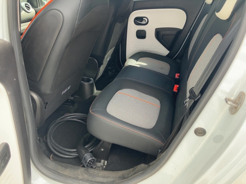 Fahrzeugabbildung Twingo Klima*Kamera*Sitzheizung Bild 8 von 19