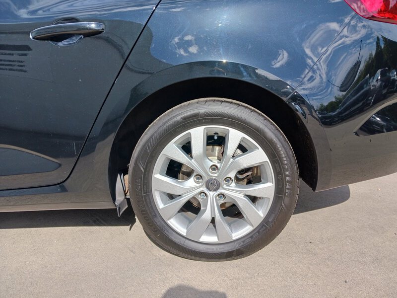 Fahrzeugabbildung Megane Grandtour Limited Deluxe TCe 140 MT  Bild 11 von 29