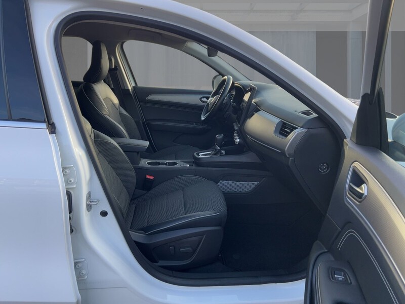 Fahrzeugabbildung Arkana BOSE Sound Bild 8 von 24