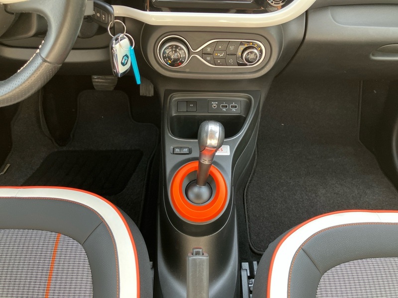 Fahrzeugabbildung Twingo *SHZ/Rückfahrkamera Bild 10 von 17