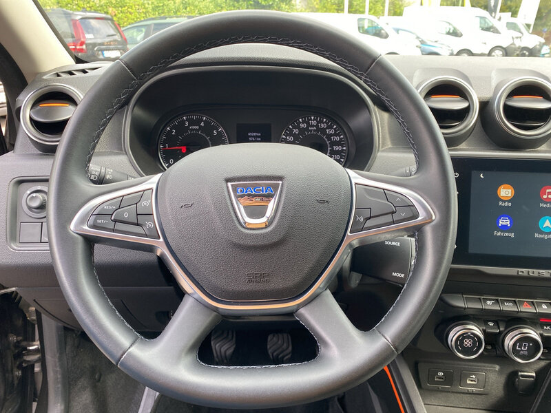 Fahrzeugabbildung Duster Scheckheft 360° Navi PDC Bild 20 von 20