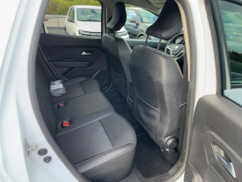 Fahrzeugabbildung Duster SHZ Kamera Bild 11 von 16
