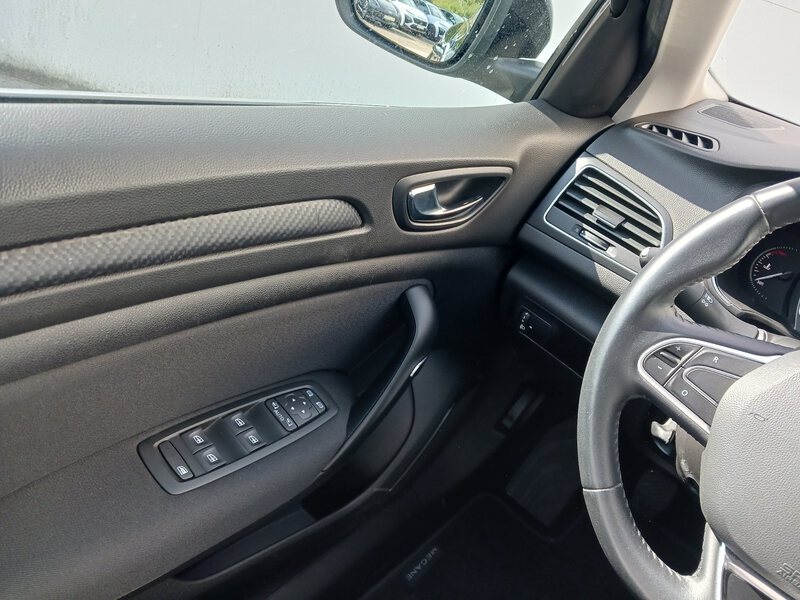 Fahrzeugabbildung Megane Grandtour Limited Deluxe TCe 140 MT  Bild 14 von 29