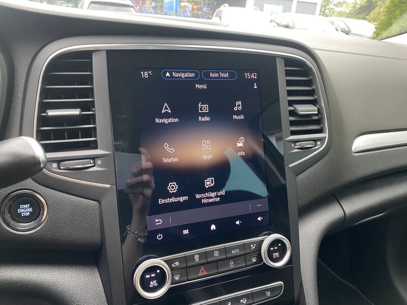 Fahrzeugabbildung Megane Grandtour INTENS E-TECH PLUG-IN 160 Bild 14 von 19